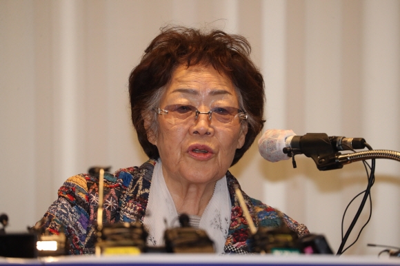 일본군 위안부 피해자 이용수 할머니가 25일 오후 대구 수성구 만촌동 인터불고 호텔에서 기자회견을 하고 있다. 2020.5.25  정연호 기자 tpgod@seoul.co.kr
