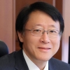 [시론] 기업이 모래주머니까지 달고 뛰진 말아야/신성환 한국금융학회장·홍익대 경영학 교수