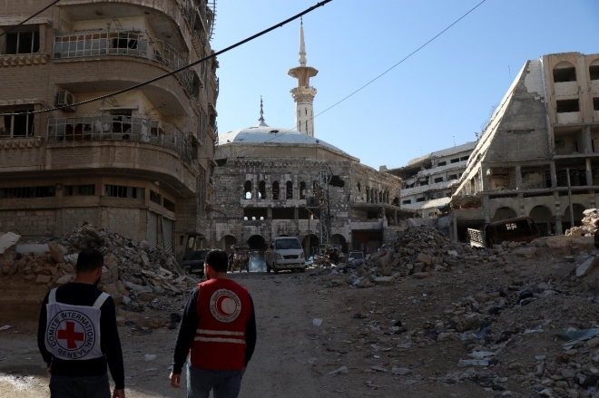 오랜시간 내전을 겪어온 시리아 등에서 코로나19가 확산되면서 우려가 커지고 있다. 사진은 국제적십자위원회의 활동 모습. 국제적십자위원회 제공