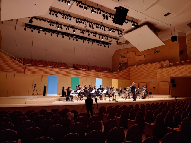 음악회 실황 녹화는 성남아트센터 콘서트홀에서 사전에 무관중으로 이뤄진 음악회 실황 녹화 현장. 성남시 제공 