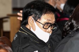 조영남 ‘그림대작’ 공개변론...“면죄부 안 돼” vs “지나친 형벌권 행사”