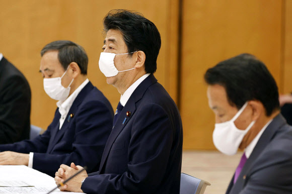 당정 협의회에 참석한 아베 일본 총리