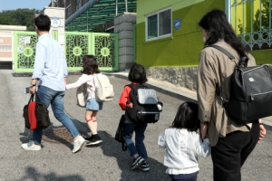 수도권 유·초·중학교 ‘3분의 1 이하’만 등교해야 … “6월 3일 등교 예정대로”