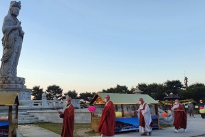 [속보] 부처님오신날 참가자 예년 7%, 경찰 채용시험엔 5만명 몰려