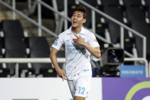 ‘게임왕’ 포항 송민규, 게임 같은 발리슛으로 마수걸이 골