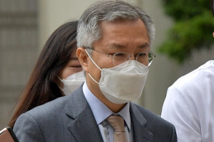 재판 도중 “기자회견 있다”며 자리 뜨려 한 최강욱