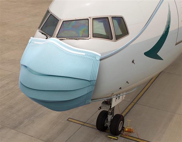 캐세이퍼시픽 항공기에 마스크를 씌워 놓은 자료 사진. 캐세이퍼시픽항공 제공