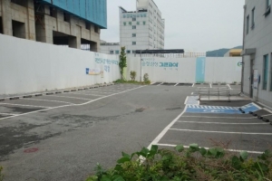 부산 녹산공단 2층 은행건물 ‘쿵’ 소리 후 기우뚱