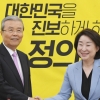 [서울포토]악수하는 김종인-심상정
