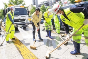 이태원 방역 클라쓰 시즌2… 관광특구 쓱싹~ 쓱싹~ 어서 와요 청정지대로