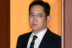 李 히든카드 ‘수사심의위’ 영장 발부땐 소집 안 될 듯