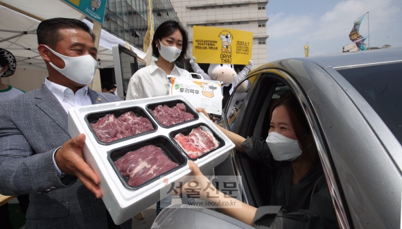 육우 구매도 언택트… 미리 주문하고 찾아가세요