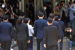 [서울포토] 법원으로 향하는 이재용 부회장