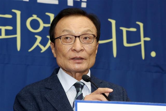 의원총회 인사말하는 이해찬 대표