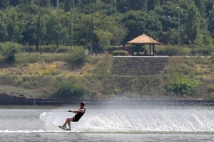 초여름 더위 날리는 한강 수상스키