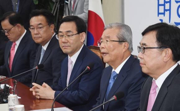 미래통합당 김종인 비상대책위원장이 10일 오전 서울 여의도 국회에서 열린 비대위원장-중진의원 회의에서 발언하고 있다. 2020.6.10  김명국선임기자 daunso@seoul.co.kr