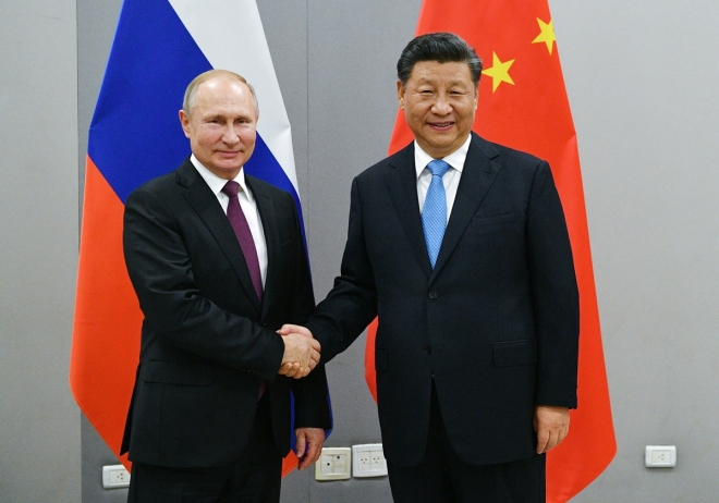 블라디미르 푸틴 러시아 대통령, 시진핑 중국 국가주석.  AP 연합뉴스
