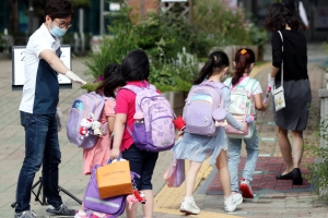 “매일 등교 불안” vs “격주 등교 힘들어” 등교 방식 고민 빠진 학교