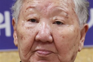 길원옥 할머니 가족 “쉼터 소장이 후원금 통장서 수천만원 빼내”