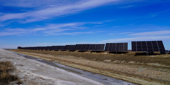 캐나다 세인트메리강 관계구역에 설치된 파루 AI 태양광 트래커 모습. 일반 고정식 대비 30% 이상 발전효율이 높은 것으로 알려졌다.