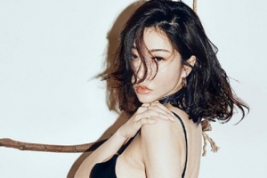 [포토] ‘바지를 살짝’ 정우주, 치명적 화보
