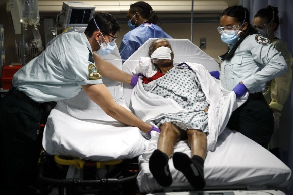 지난달 20일 미국 뉴욕주 용커스의 한 병원에서 환자가 누워있다. AP통신