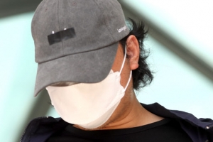 [포토] “딸에게 미안해”…영장실질심사 출석한 창녕 계부