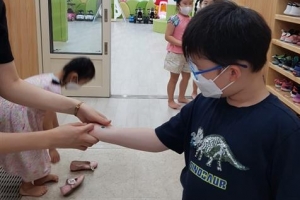 붙이는 체온계 준 강동 “열 나면 노란색”