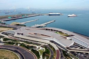 돌아왔다 인천항에… 中카페리 입항