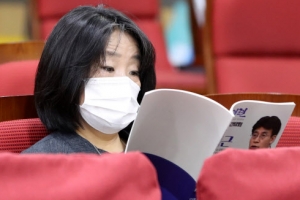 [속보] 윤미향 “모든 당직 사퇴, 당원권 불행사…법정서 결백밝히겠다”