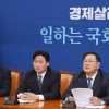 [서울포토]국회정상화 논의하는 김태년 원내대표