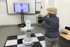 은평 로봇과 체조하다보니 치매 예방됐네