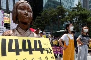 극우단체에 수요시위 자리 뺏긴 정의연