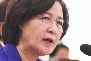 추미애, 윤석열 또 공개비판 “자기 편의적으로 조직 이끌어”