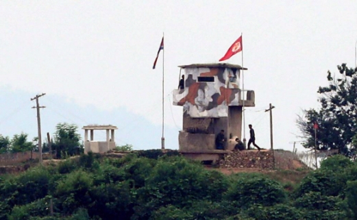 [서울포토]긴장감 흐르는 북측초소