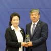 경기도의회 정윤경 의원, 우수의정대상 수상