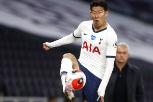 ‘손흥민 풀타임’ 토트넘 막판 페널티킥 허용, 맨유와 1-1 무승부