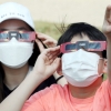 [서울포토] ‘우와~ 부분일식이다!’