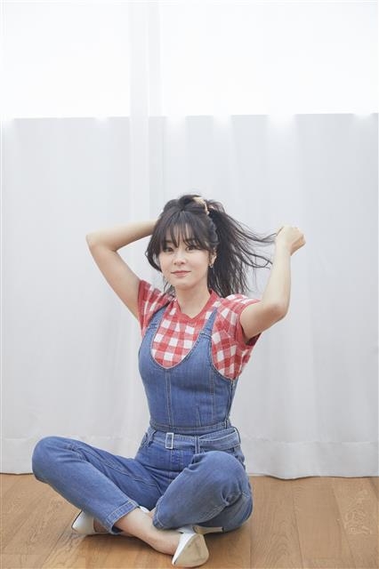 7년 전 ‘7급 공무원’에 이어 두 번째로 국정원 에이스 요원을 연기한 최강희는 “액션 연기가 너무나 재미있어졌다”면서 “무엇이든 도전하며 성실히 연기하고 싶다”고 했다. 매니지먼트 길 제공