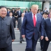 “트럼프, 文 판문점 동행 3차례 거절… 김정은도 원치 않았다”