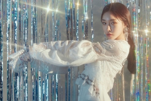 청하, 빛나는 존재감 ‘블링블링’ 화보 공개