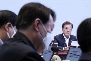 文, 秋·尹 향해 “서로 협력하면서 개혁”… ‘尹 거취’에 거리두기