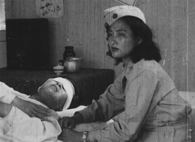 삼천만의 꽃다발. 한국영상자료원 제공