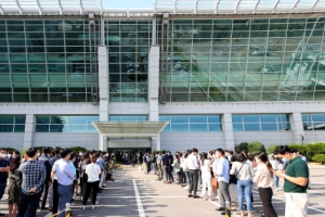 청와대, 인천공항 정규직 전환 논란에 “취준생과 무관”