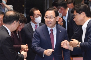 [서울포토] 미래통합당 주호영 원내대표 복귀