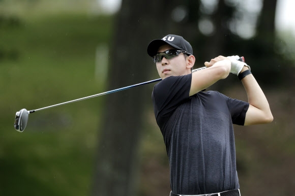 노승열이 28일 미국 코네티컷주에서 열린 PGA 투어 트레블러스 챔피언십 3라운드 18번홀에서 티샷을 날리고 있다. AP연합뉴스