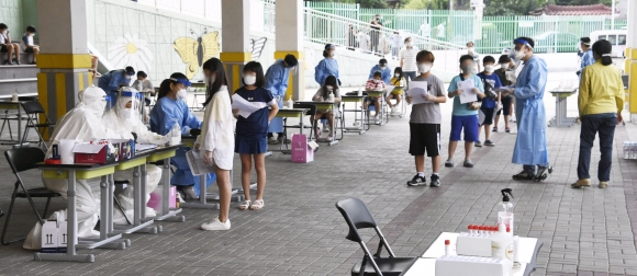 ‘시간강사 확진’ 서울 난우초 학생들 코로나 검사 