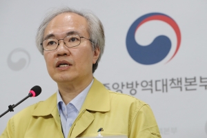 2.5단계 연장 여부 오늘 결정… “100명 미만 돼야 추석 ‘집콕’ 면해”