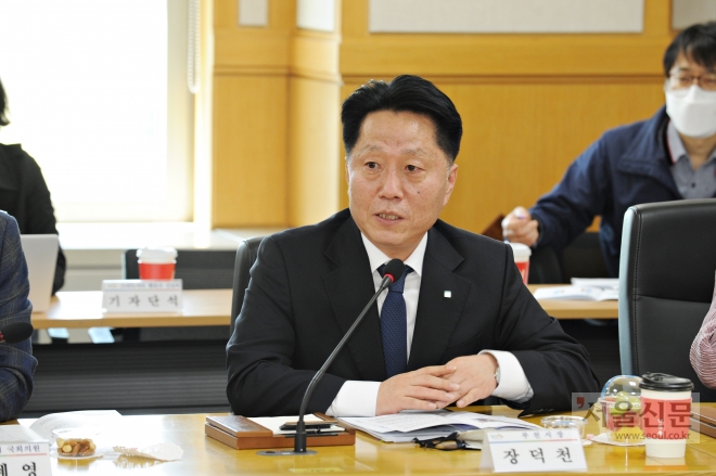 장덕천 부천시장이 스마트시티 챌린지 참여기업과의 간담회에서 발언하고 있다. 부천시 제공