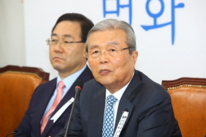 김종인 “문 대통령, 부동산 어떻게 잡을지 입장 표명해야”